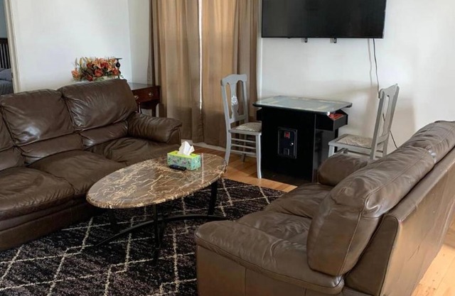 Self contained 2 level apartment with 4 bdrms & 2 bathroom