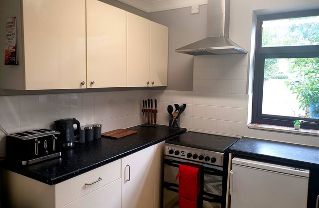 Self Contained 4 Bed House with Off Street Parking