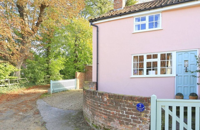 Serena Cottage - Two Bedroom House, Sleeps 3