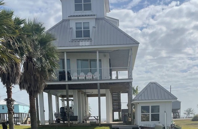 Serendipity Lake House on Lake Pontchartrainnwith 300' lighted private pier