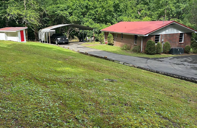 Serene 3-bedroom house close to Gunterville State Park