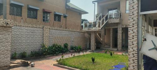 Serene 5-Bedroom Apartment in Kinshasas 10me Rue Limete-Rsidentiel