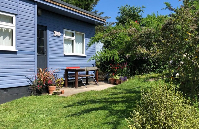Serene chalet on Cornwall’s Roseland Peninsula short track to superb sandy beach