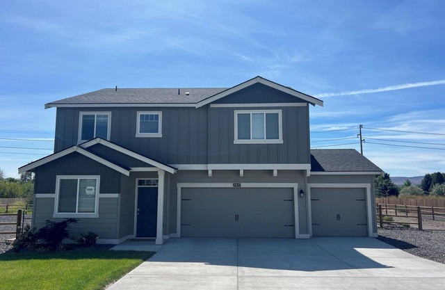 Settle In: Modern 4BR with Hot Tub