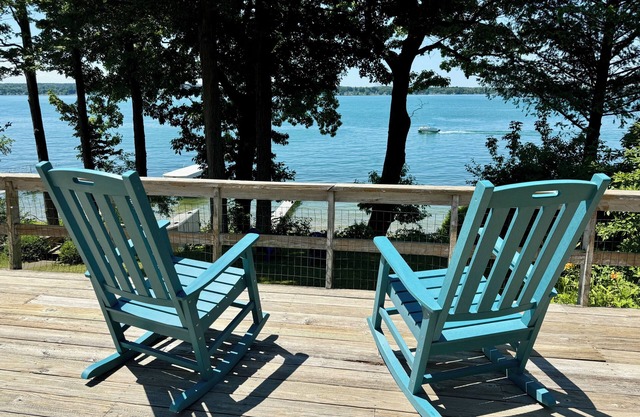 Seven Oaks — Lakefront Cottage on Owasco Lake — Large Beach with Stunning Views