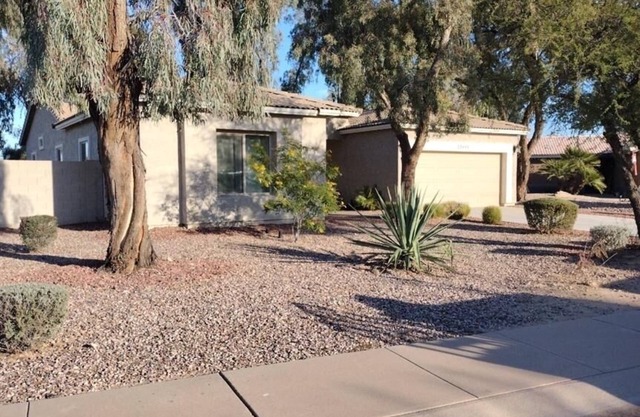 Shared Pool,tennis court,golf course. Free high speed internet/wifi.