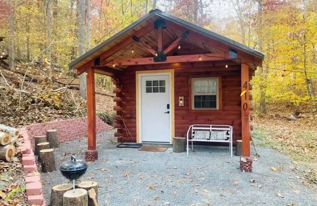 Shawnee Tiny Cabin near Ferne Clyffe with Hot Tub