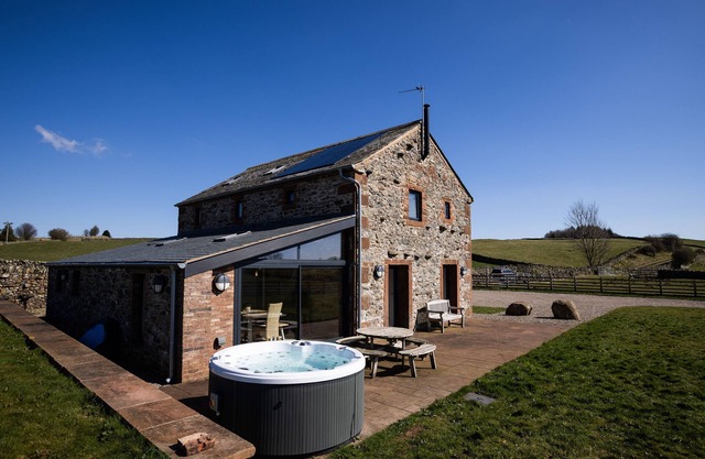 Sheepfold Barn - a cottage that sleeps 8 guests in 4 bedrooms