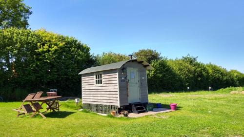 Shepherd's Lodge - Shepherd's Hut with Devon Views for up to Two People and One Smaller Dog
