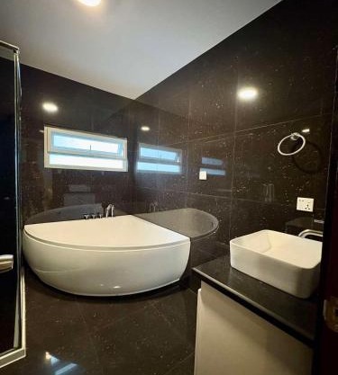 Sheryll Escapes - La Grande Poolside 1 BR with Bathtub, WiFi & Netflix