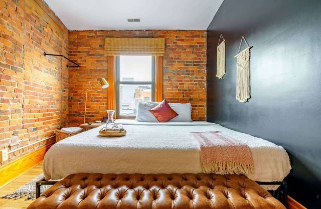 Short North – Free Parking – Convention – King Bed