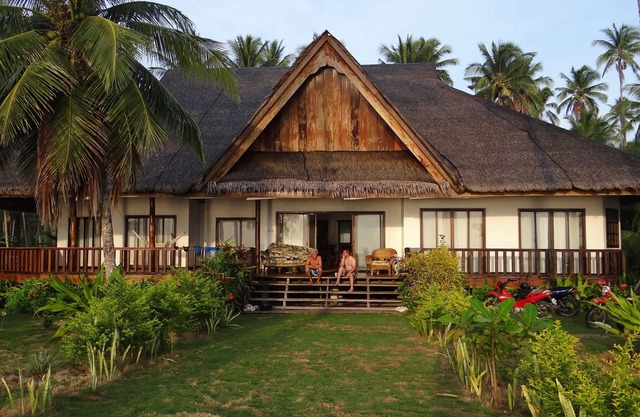 SiargaoSunrise, A Tropical Beach House In The Philippines