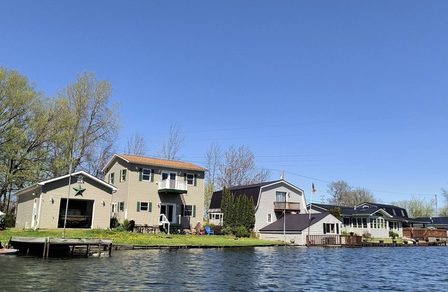 Silver Lake, NY - Lakeside Retreat: 2025 Summer Dates Available!