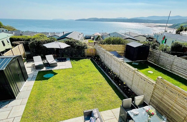 Silver Strand - Three Bedroom Cottage, Sleeps 6
