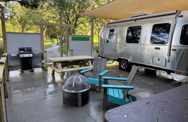 Silver Surfer Airstream with 4 person Hot Tub