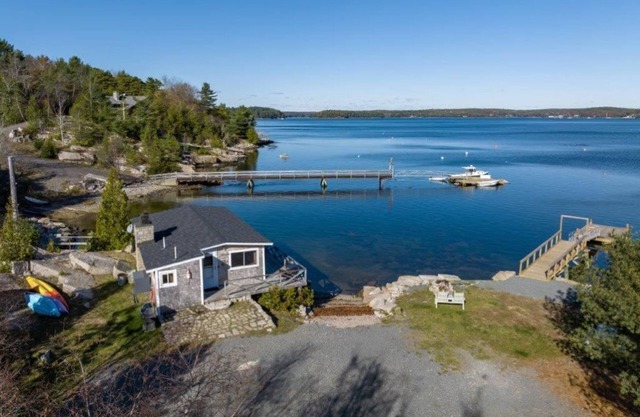 Simple Pleasures - A quaint cottage on the water's edge