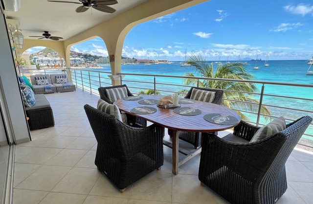 SIMPSON BAY on beach 2 BR, 2.5 bath, panoramic ocean view, pool, GENERATOR