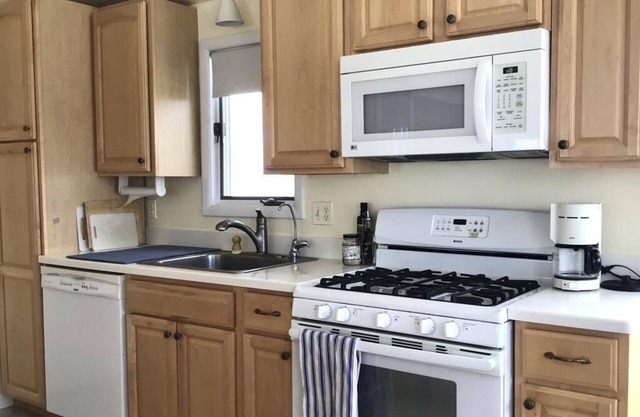 Single family close to bay and beach in North Beach