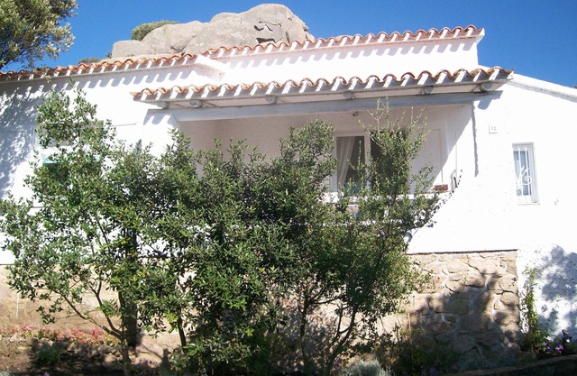 Single house with large garden and wonderful views.