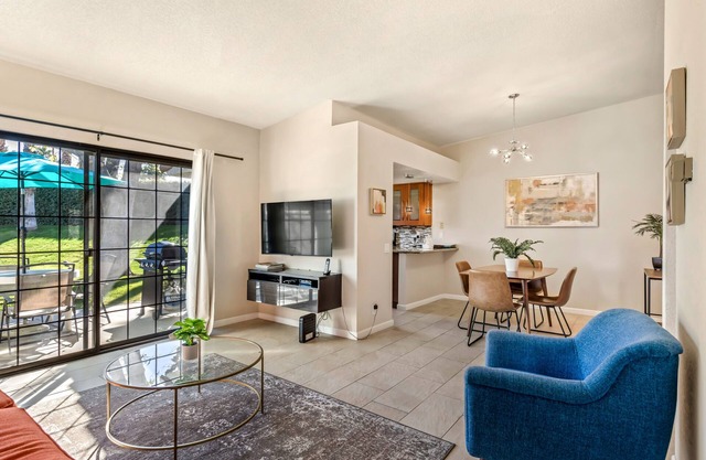 SINGLE LEVEL VILLA, STEPS TO POOL AND JACUZZI - MESQUITE COUNTRY CLUB