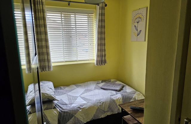 Single Room - shared bathroom