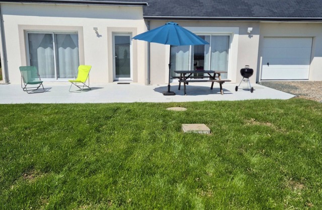 Single storey house , sea view, 7 minutes walk from Kersiny beach