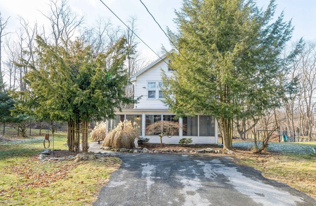 SIP, STAY & EXPLORE! MINUTES AWAY FROM WINERIES, GREENWOOD LAKE & HIKING TRAILS
