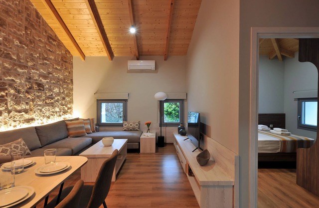 Sir T Comfy, your comfy retreat in southwest Messinia.