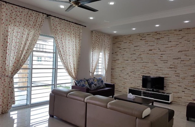 Sitiawan Homestay Entire Semi D home