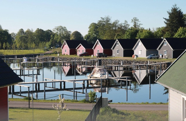 Skandinavisches Ferienhaus 2. Reihe zum Wasser für 6 Personen