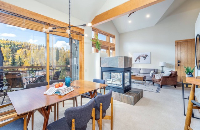 Ski In/Out/LIfts 1&10 steps awayTRUE 2BR/2BA+LOFT+ATTACHED HEATED GARAGE+Balcony