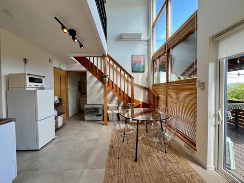 Ski Rusutsu in 20min! Lakeview Stay for Up to 6 Guests