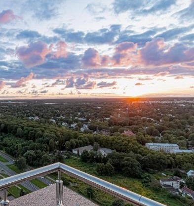 Skyline Penthouse with Sunset Views, Jacuzzi & Free Parking