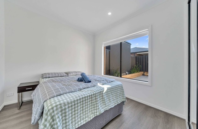 Sleek Family Home Near Kallo Town Centre
