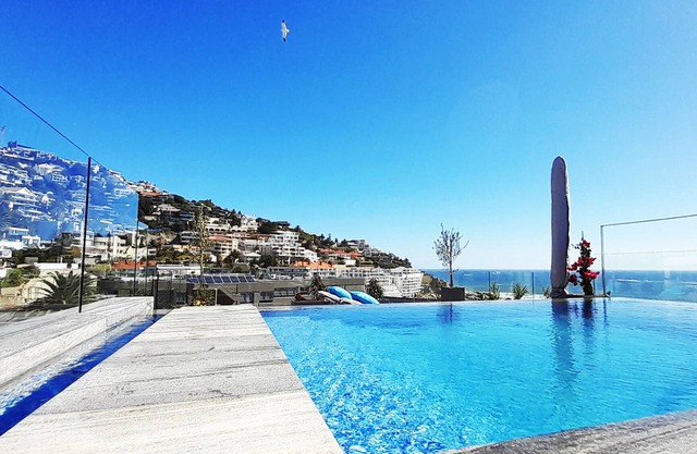 Sleek Penthouse 5 min from Cape Town beaches.