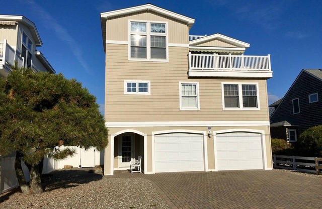 Sleeps 10 - 4 Bed, 3 Bath on Beach Block, Outdoor Kitchen & Entertainment Area