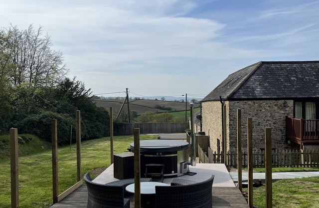 Sleeps 12 - Converted Barn in Rural Location