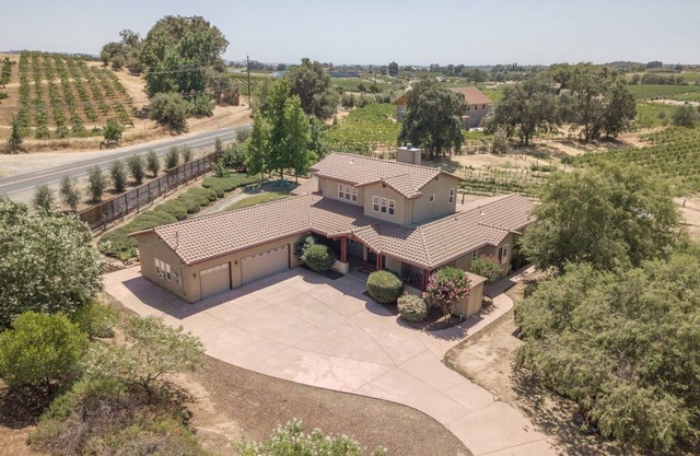Sleeps 12 Pet Friendly Next to Amador Top Wineries