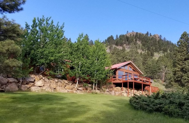 Sleeps 15-16 Montana's Wolf Creek Lodge