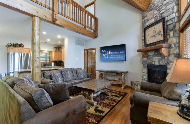 Sleeps 22 - 8 King Beds - Next to SDC! - Indoor Pool -Vanessa's Vacation Homes