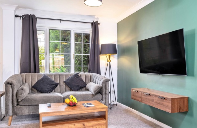 Sleeps 5 - Perfect for Contractors & Professionals