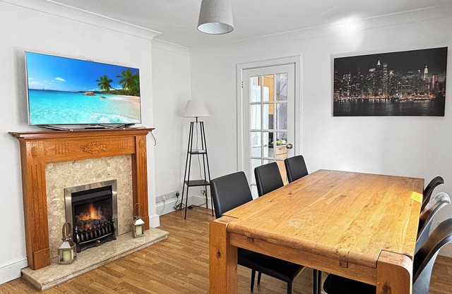 Sleeps 8 3bed house in central Grantham ideal for groups, families & contractors