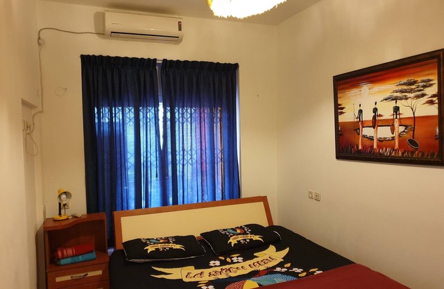 Sleeps 8-Cozy and Spacious Ground Floor, 2 apts connected. 4 bedrooms, 3 baths