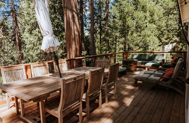sleepy bear cabin with AC/private lake in peaceful Arnold