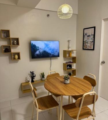 SM Naga City 2BR River view Balcony with Fiber Internet