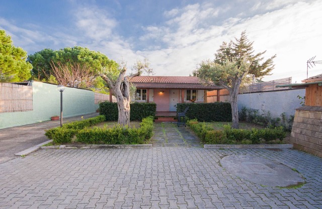 Small and comfortable villa 50 meters from the sea