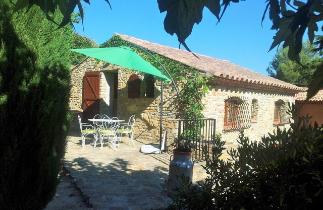 Small character house with garden in Provence/Côte d'Azur 6 km from the sea