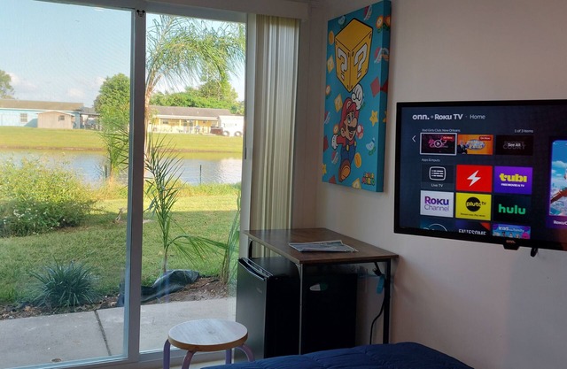 Small Lakeview Suite Near Disney & Universal Studios Orlando