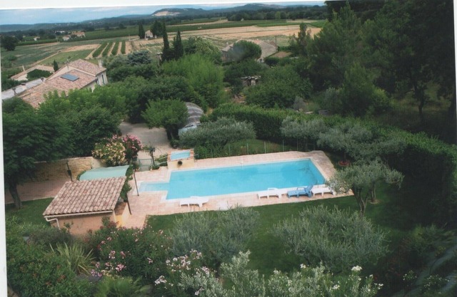 Small Provencal house independent from the Mas
