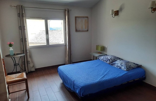 Small, quiet house in the heart of a winegrowing estate.